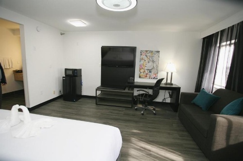 La Quinta Inn & Suites by Wyndham Des Moines West Clive image 1