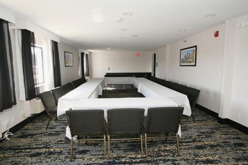 La Quinta Inn & Suites by Wyndham Des Moines West Clive image 11