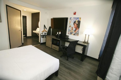 La Quinta Inn & Suites by Wyndham Des Moines West Clive image 13