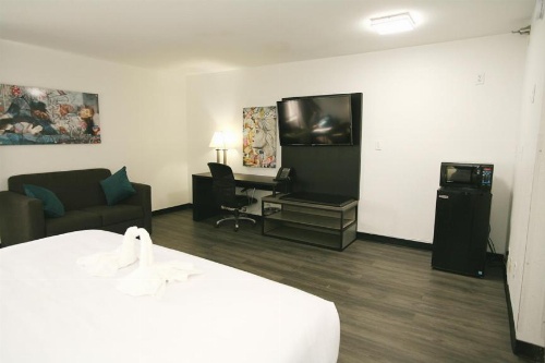 La Quinta Inn & Suites by Wyndham Des Moines West Clive image 2