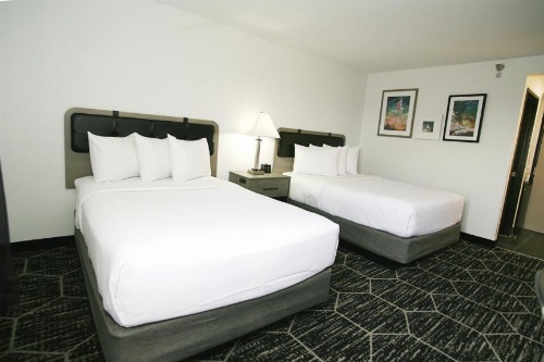 La Quinta Inn & Suites by Wyndham Des Moines West Clive image 31