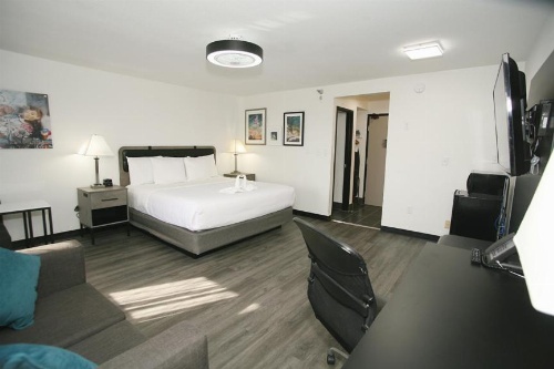 La Quinta Inn & Suites by Wyndham Des Moines West Clive image 32