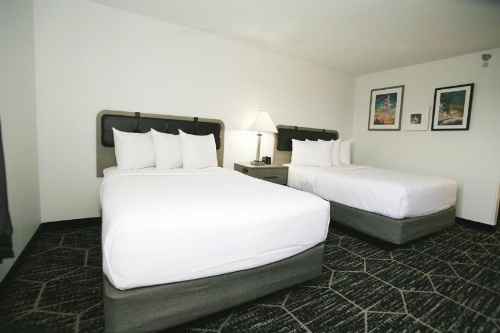 La Quinta Inn & Suites by Wyndham Des Moines West Clive image 37