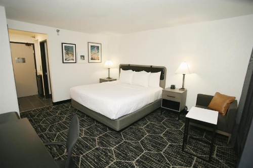 La Quinta Inn & Suites by Wyndham Des Moines West Clive image 39